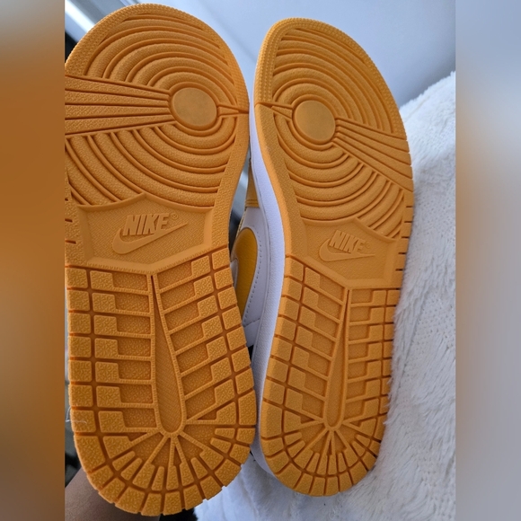 Nike Yellow and White Sneakers Classic Style - Picture 10 of 10